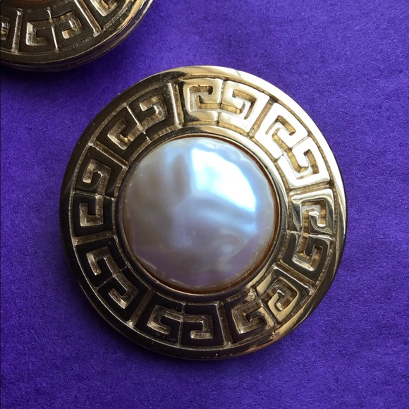 Rare Vintage Givenchy Clip-on Earrings with faux Freshwater Pearl Cabochon - Picture 3 of 7